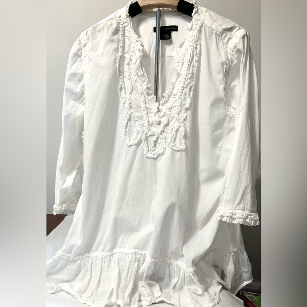 CALVIN KLEIN JEANS LADIES LONG SLEEVE SHIRT WITH APPLIQUÉ